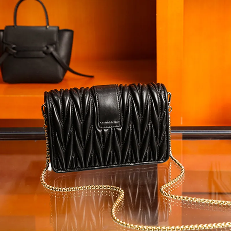 2021 New Fashion Folds High Texture Rhinestone Shoulder Bag Classic All-match Messenger Bag Luxury Handbags Women Bags Designer
2021 New Fashion Folds High Texture Rhinestone Shoulder Bag Classic All-match Messenger Bag Luxury Handbags Women Bags Designer