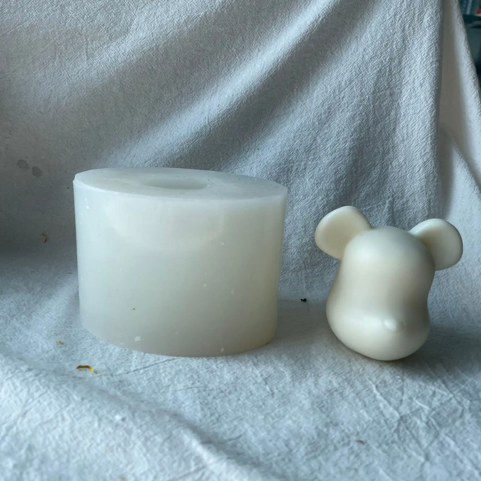 Big Cute Bear Head Candle Silicone Mold for Handmade Desktop Decoration Gypsum Epoxy Resin Aromatherapy Candle Silicone Mould
Big Cute Bear Head Candle Silicone Mold for Handmade Desktop Decoration Gypsum Epoxy Resin Aromatherapy Candle Silicone Mould