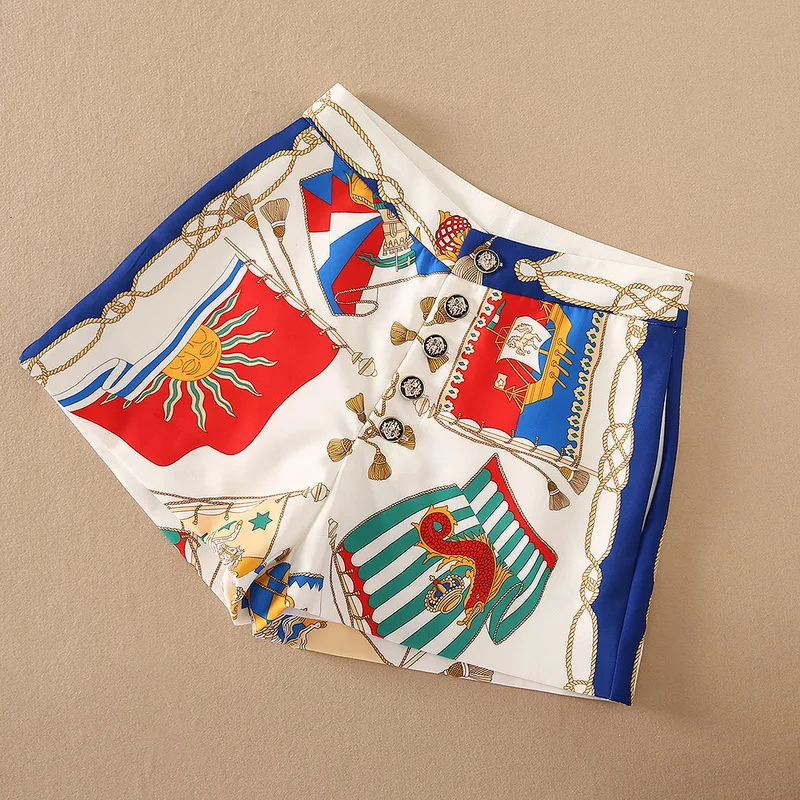 Europe and the United States women's clothing New Summer 2021 Court print fashion shorts with fine buttons
Europe and the United States women's clothing New Summer 2021 Court print fashion shorts with fine buttons