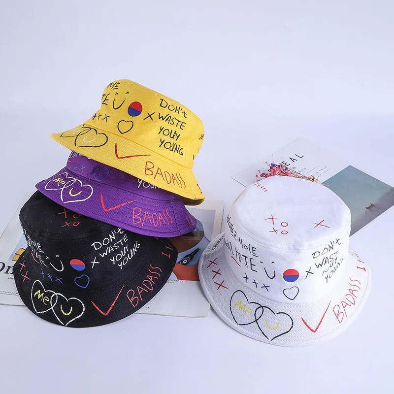 The new 2021 summer hats black and white graffiti fisherman hat personality fashion lovers sun sun hat leisure han edition men's
The new 2021 summer hats black and white graffiti fisherman hat personality fashion lovers sun sun hat leisure han edition men's