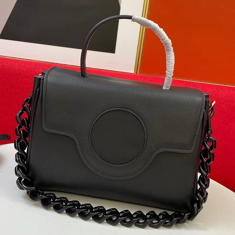 Retro solid color metal buckle chain decoration leather handbag ladies new style multifunctional fashion diagonal shoulder bag
Retro solid color metal buckle chain decoration leather handbag ladies new style multifunctional fashion diagonal shoulder bag