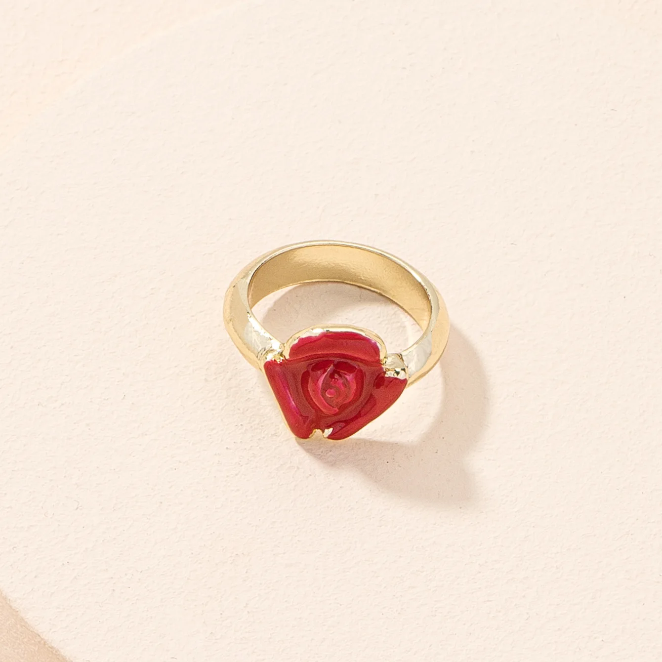 European and American New Style Simple Fashion Rose Ring Ladies Red Retro Party Banquet Ring 2021 Trend Jewelry
European and American New Style Simple Fashion Rose Ring Ladies Red Retro Party Banquet Ring 2021 Trend Jewelry