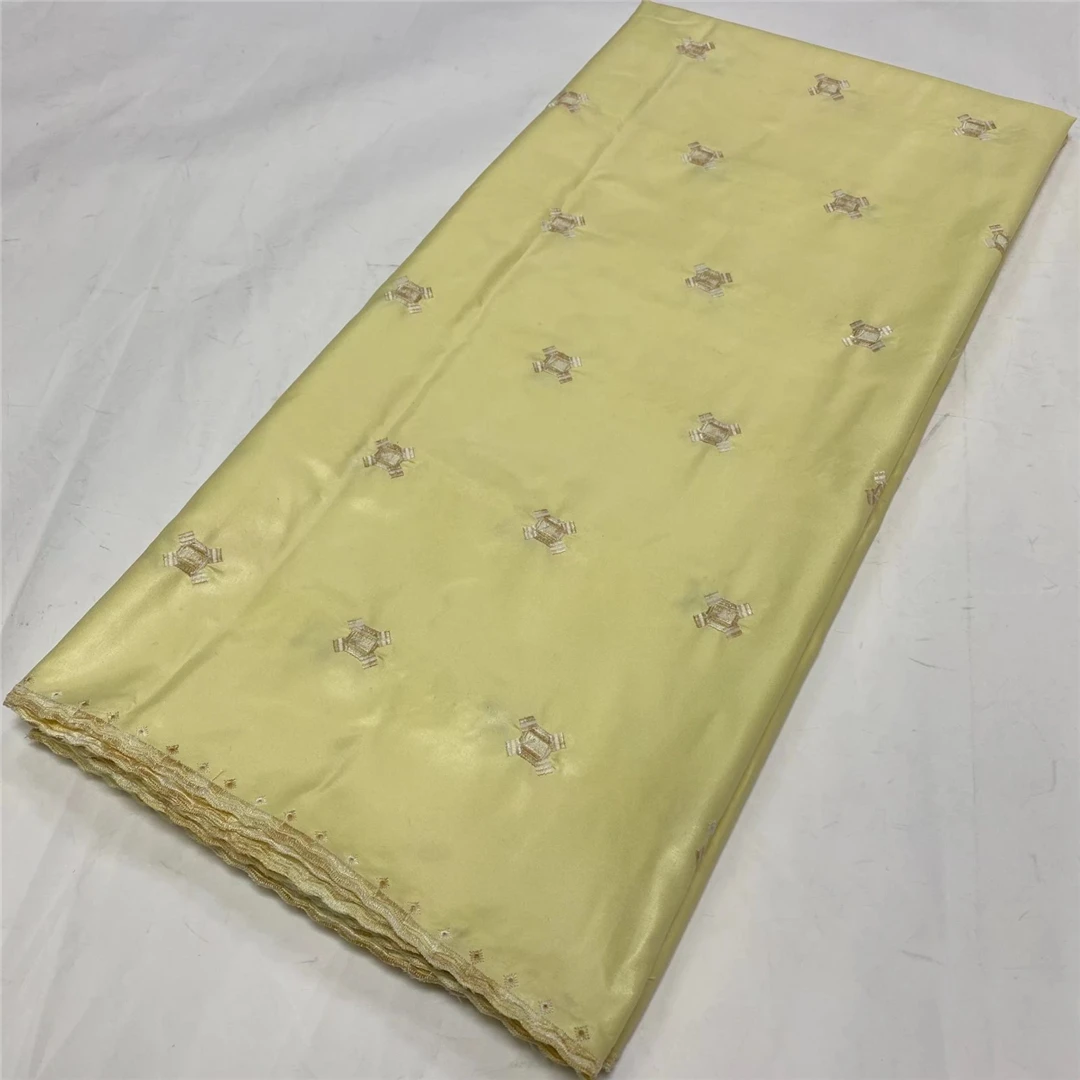2021 QL0823A African Material Good Quality Smooth Soft Atiku Men Cloth Fabric For Garment 5 Yards
2021 QL0823A African Material Good Quality Smooth Soft Atiku Men Cloth Fabric For Garment 5 Yards