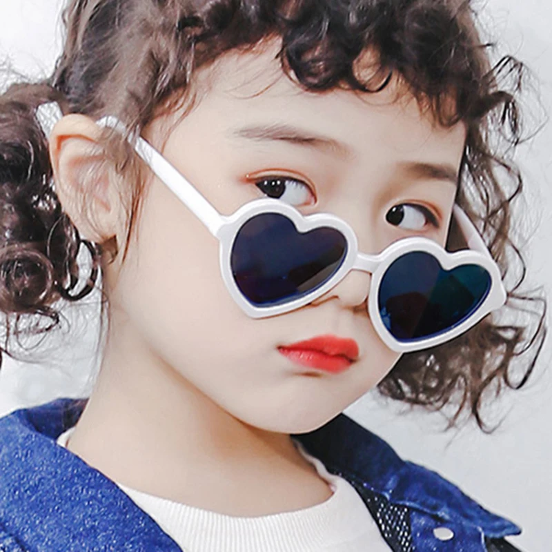 Детские солнцезащитные очки в форме сердца цветные с защитой UV400 для девочек и