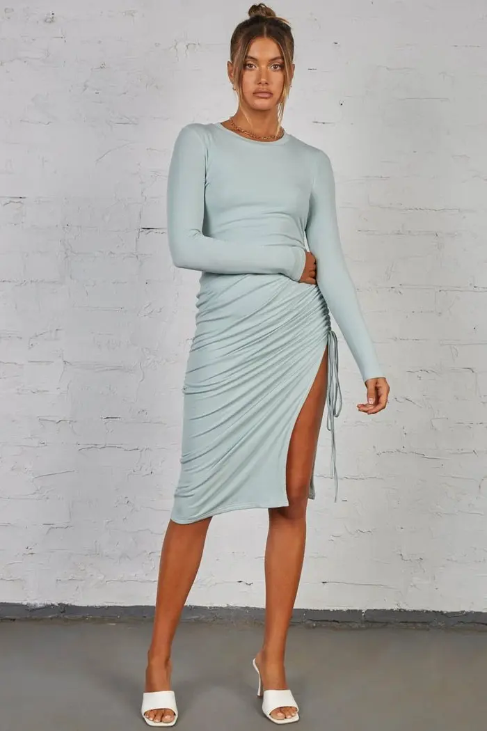 Top Solid Color Round Neck Long Sleeve Sexy Slim Irregular Pleated High Waist Dress
Top Solid Color Round Neck Long Sleeve Sexy Slim Irregular Pleated High Waist Dress