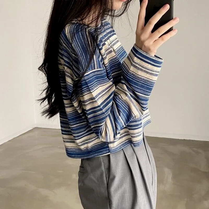 Harajpoo Women T Shirts Early Autumn Vintage 2021 Korean Chic Color Contrast Long Sleeve Striped Loose Short Y2k Harajuku Tops 
Harajpoo Women T Shirts Early Autumn Vintage 2021 Korean Chic Color Contrast Long Sleeve Striped Loose Short Y2k Harajuku Tops