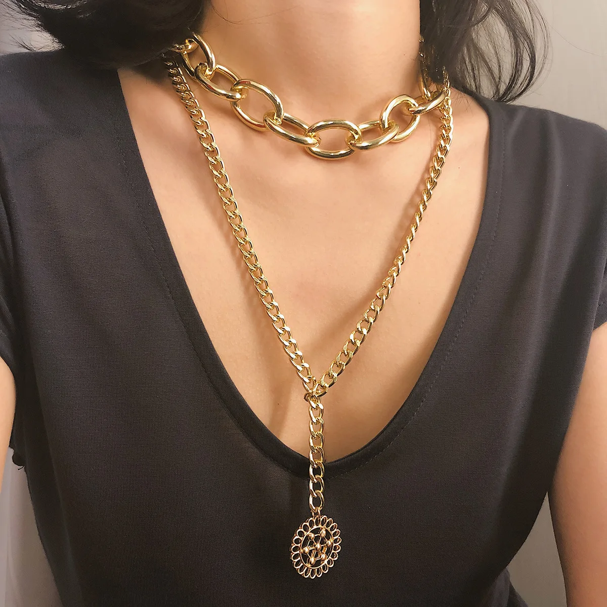 Popular double hollow out exaggerated flower necklace metal sweater chain wholesale fashion
Popular double hollow out exaggerated flower necklace metal sweater chain wholesale fashion