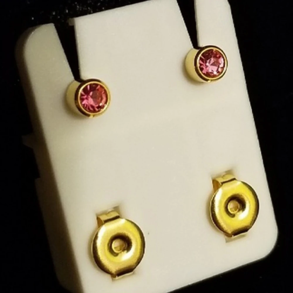 1 Pair Fashion Steel Sterile Ear Piercing Gold Screw Back Earrings Stud Ear Cartilage Tragus Piercing For Earring Gun 
1 Pair Fashion Steel Sterile Ear Piercing Gold Screw Back Earrings Stud Ear Cartilage Tragus Piercing For Earring Gun