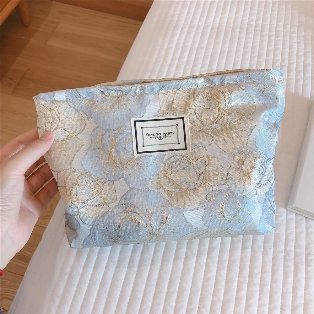 Female Vintage Embossed Floral Fabric Big Capacity Roomy Cosmetic Bag Women Retro Elegant Travel Makeup Kits Organizer Case Bag
Female Vintage Embossed Floral Fabric Big Capacity Roomy Cosmetic Bag Women Retro Elegant Travel Makeup Kits Organizer Case Bag