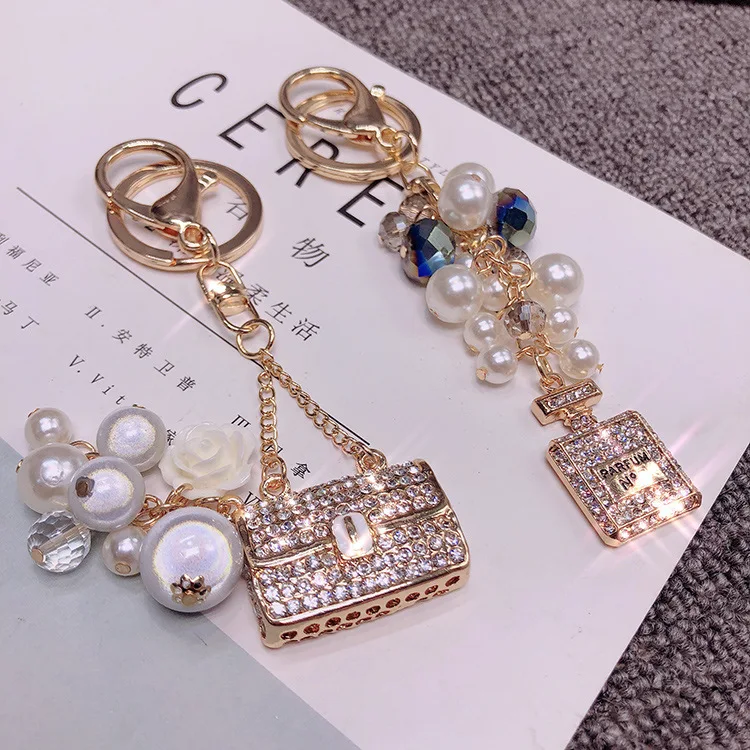 Creative Diamond Beaded Perfume Bottle Keychain Female Korean Car Accessories Accessories Bag Pendant Gift
Creative Diamond Beaded Perfume Bottle Keychain Female Korean Car Accessories Accessories Bag Pendant Gift