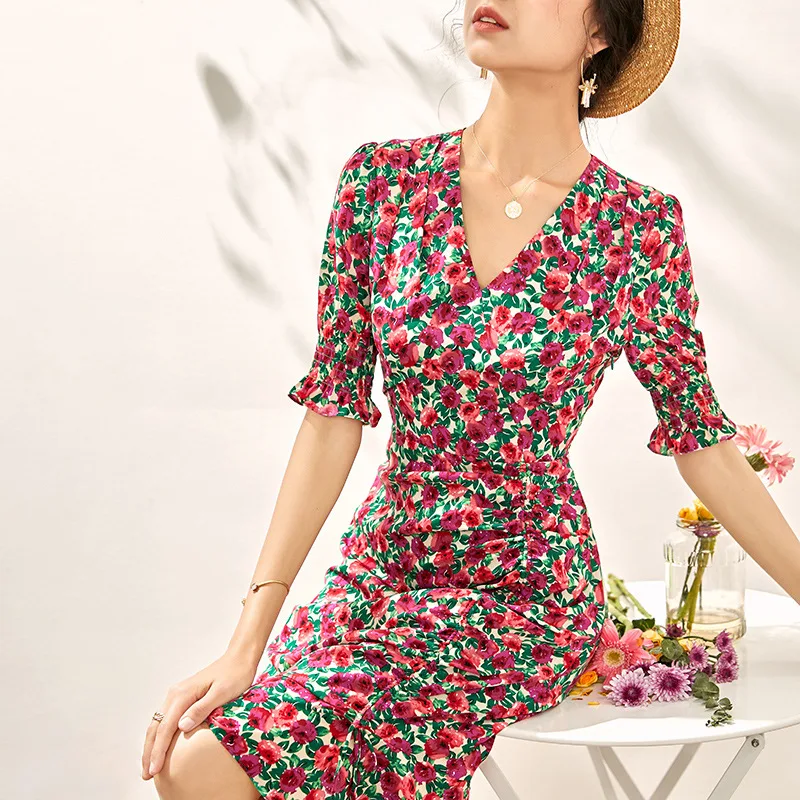 2020 Summer New French Fashion Korean Sexy V-neck Ruffles Short Sleeves Drawstring Floral Printed Women Chiffon Tea Break Dress 
2020 Summer New French Fashion Korean Sexy V-neck Ruffles Short Sleeves Drawstring Floral Printed Women Chiffon Tea Break Dress