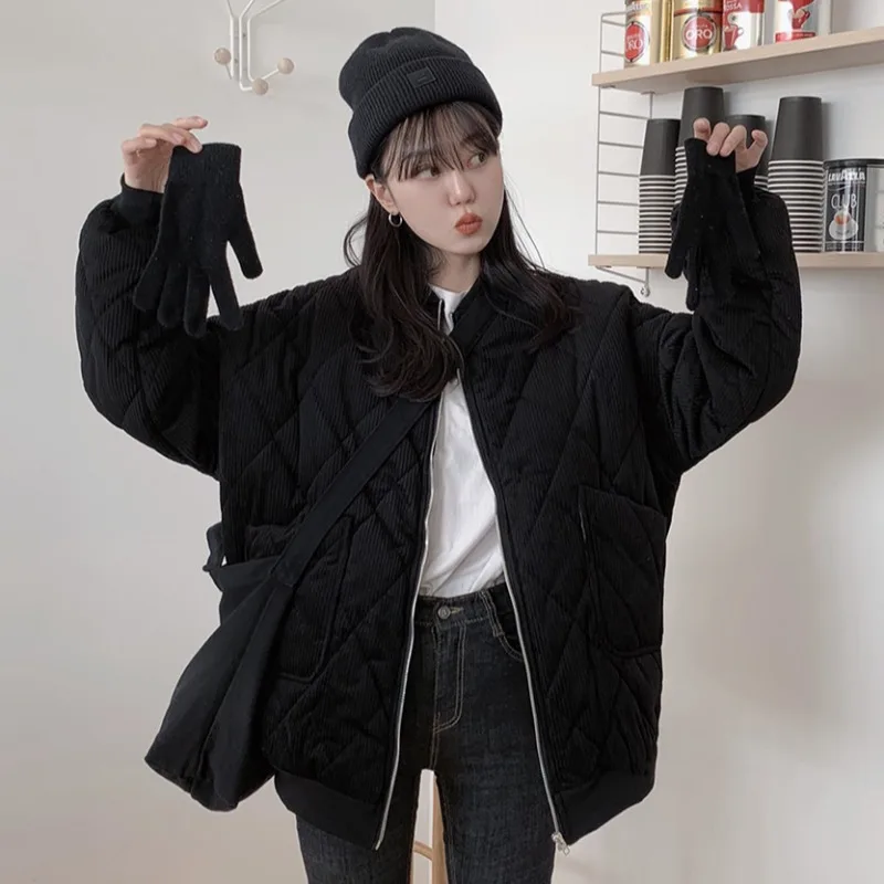 Women Oversize Jackets V-neck Puffer Corduroy Parkas New 2021 Ladies Loose Warm Retro Wild Chic Coat Autumn Winter Korean Style
Women Oversize Jackets V-neck Puffer Corduroy Parkas New 2021 Ladies Loose Warm Retro Wild Chic Coat Autumn Winter Korean Style