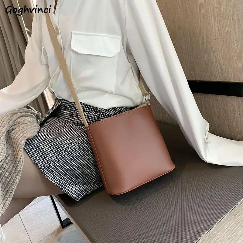 Сумка-мешок женская из экокожи, универсальная элегантная однотонная сумочка-мешок, вместительная Водонепроницаемая шикарная винтажная в К... 
Сумка-мешок женская из экокожи, универсальная элегантная однотонная сумочка-мешок, вместительная Водонепроницаемая шикарная винтажная в К...