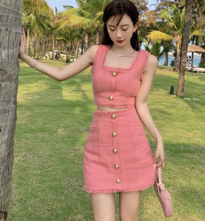 2021 Summer Fashion Tweed 2 Piece Set Women Elegant Square Collar Sexy Short Vest Top + Bodycon Mini Skirt Suits
2021 Summer Fashion Tweed 2 Piece Set Women Elegant Square Collar Sexy Short Vest Top + Bodycon Mini Skirt Suits