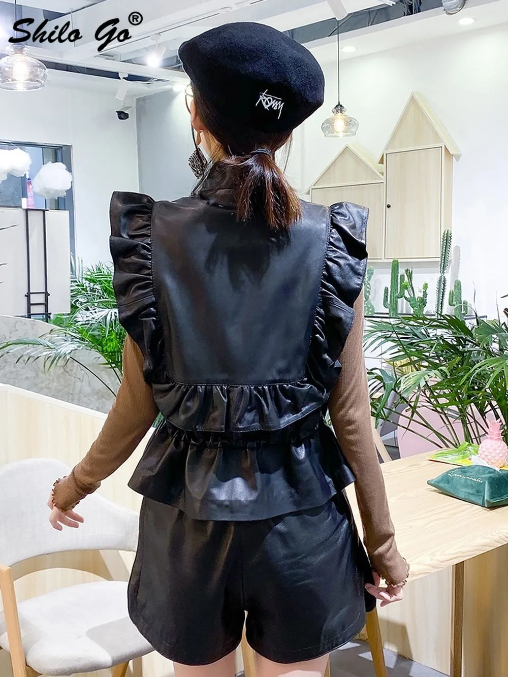 Elegant Ruffles Detail Sleeve Stand Collar Zip Slim Sleeveless Coat Women Streetwear Pleated Hem Sheepskin Genuine Leather Vests
Elegant Ruffles Detail Sleeve Stand Collar Zip Slim Sleeveless Coat Women Streetwear Pleated Hem Sheepskin Genuine Leather Vests