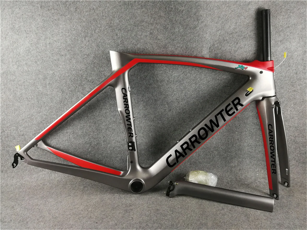 UD матовый серый красный T1000 CARROWTER XR4 карбоновые рамы для дорожного велосипеда прямое Крепление тормоза комплект 50/53/55/57 см
UD матовый серый красный T1000 CARROWTER XR4 карбоновые рамы для дорожного велосипеда прямое Крепление тормоза комплект 50/53/55/57 см