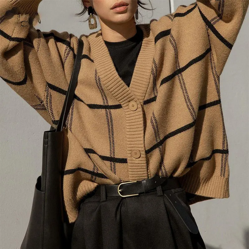 Oversized Plaid Knitted Cardigan Women's Sweater V-neck Loose Drop Shoulder Cardigans Female 2021 Autumn Lady Causal Sweaters
Oversized Plaid Knitted Cardigan Women's Sweater V-neck Loose Drop Shoulder Cardigans Female 2021 Autumn Lady Causal Sweaters