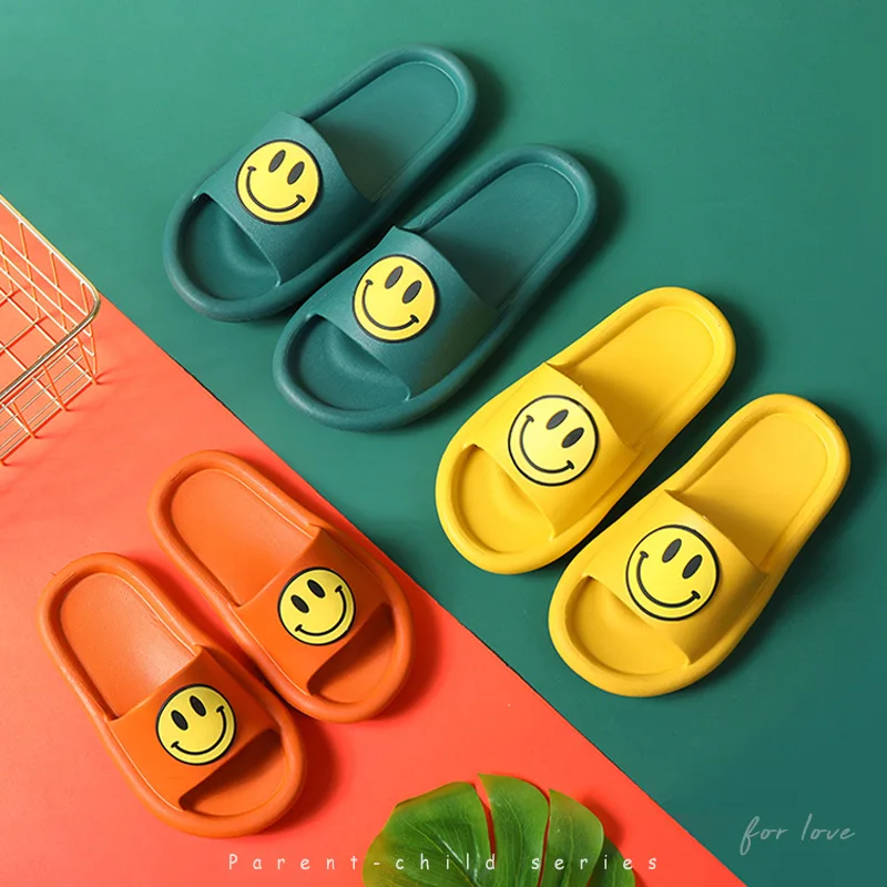 Smiley Face Child Sandals And Slippers Summer Antiskid Cartoon Slippers Children PVS Soft Children's Slippers
Smiley Face Child Sandals And Slippers Summer Antiskid Cartoon Slippers Children PVS Soft Children's Slippers