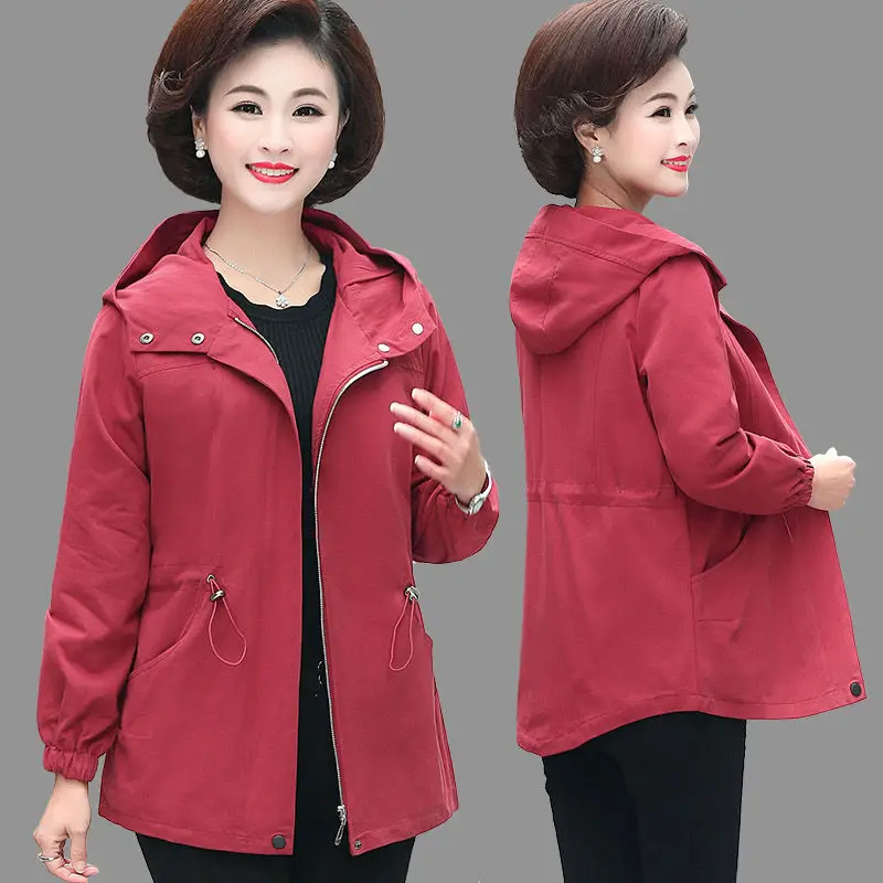 Middle-aged Women Trench Coat New Spring Autumn Solid Hooded Outerwear Loose Long-sleeved Windbreakers Female Tops Plus Size 5XL
Middle-aged Women Trench Coat New Spring Autumn Solid Hooded Outerwear Loose Long-sleeved Windbreakers Female Tops Plus Size 5XL
