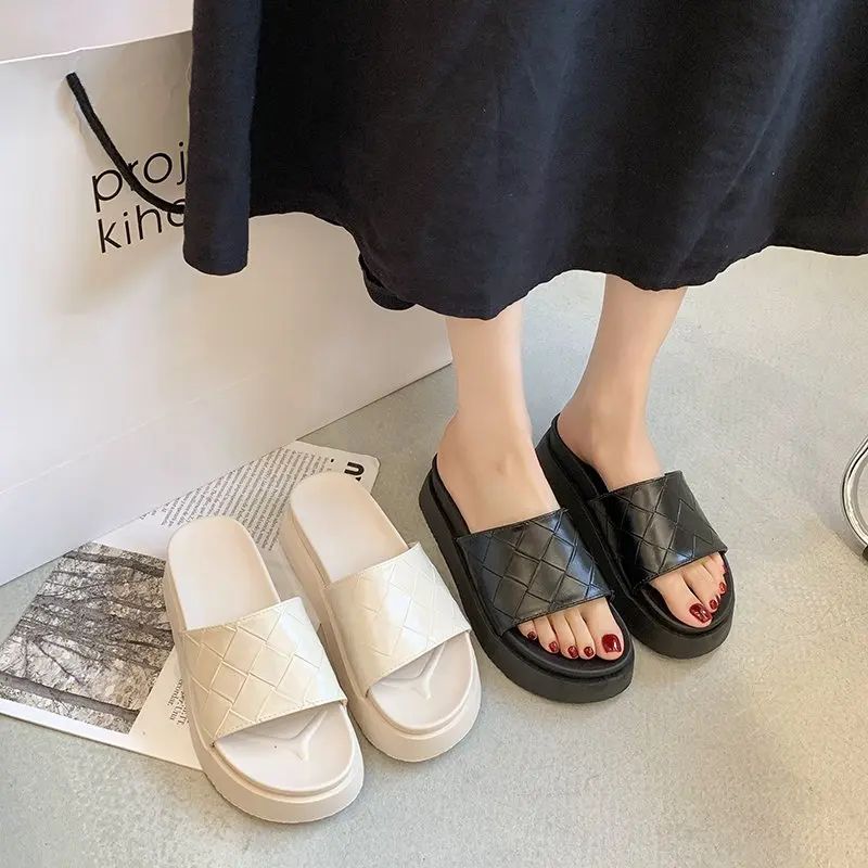 Fashion Premium Luxury Leather Platform Women Slippers Flat Indoor Slides for Women Summer Women Shoes 2021 Solid Ladies Shoes
Fashion Premium Luxury Leather Platform Women Slippers Flat Indoor Slides for Women Summer Women Shoes 2021 Solid Ladies Shoes