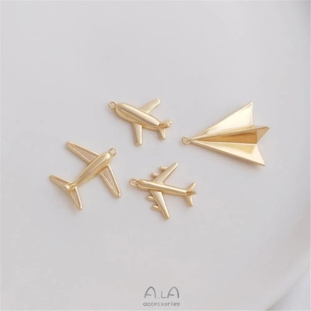 14K gold three-dimensional aircraft pendant paper aircraft pendant handmade DIY bracelet necklace jewelry fashion pendant
14K gold three-dimensional aircraft pendant paper aircraft pendant handmade DIY bracelet necklace jewelry fashion pendant