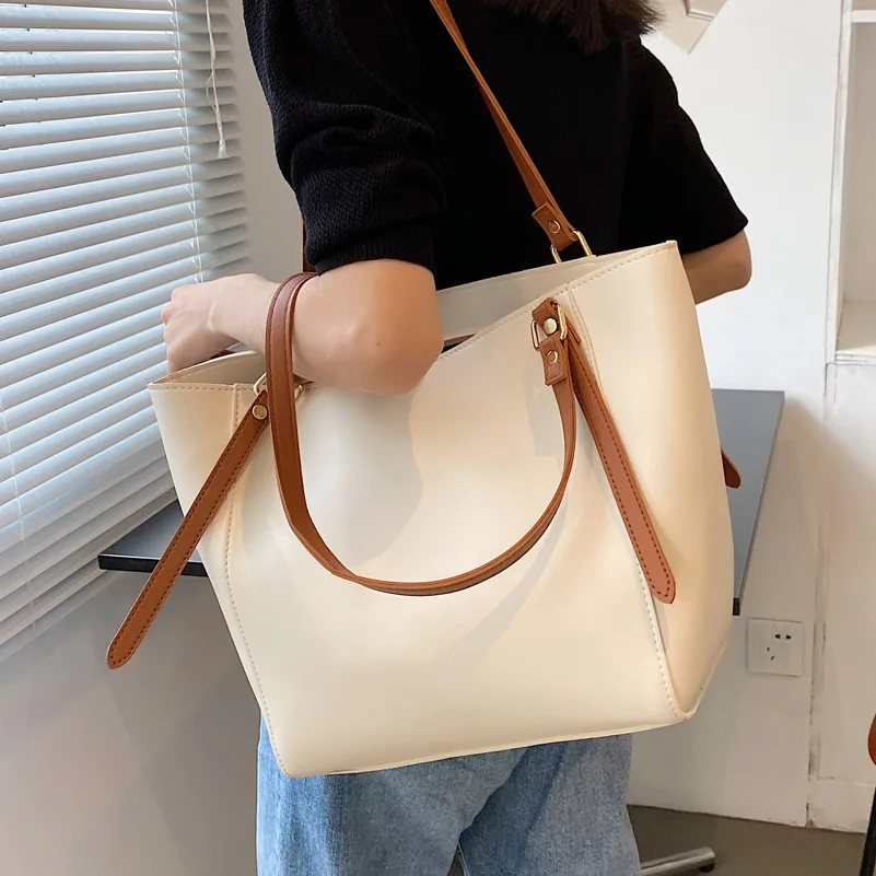 High-quality Casual Ladies Large-capacity Shoulder Bag 2021 New Female Bag Korean Version of The Contrast Color Shoulder Bag
High-quality Casual Ladies Large-capacity Shoulder Bag 2021 New Female Bag Korean Version of The Contrast Color Shoulder Bag