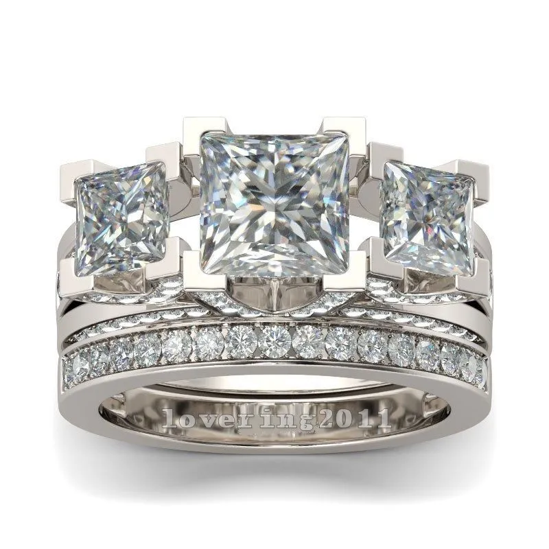 Женское кольцо из серебра 925 пробы, с бриллиантами
Женское кольцо из серебра 925 пробы, с бриллиантами