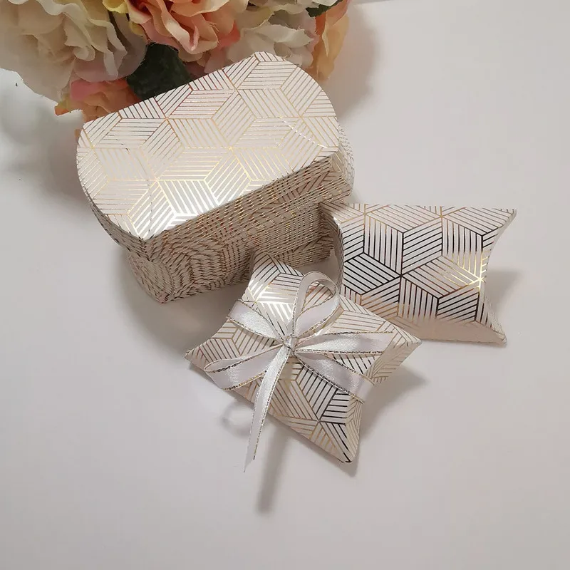 50pcs/lot Wedding Party Favor Gift Box Packaging Boxes Pillow Shape Paper Candy Boxes for Birthday Christmas Home Party Supplies
50pcs/lot Wedding Party Favor Gift Box Packaging Boxes Pillow Shape Paper Candy Boxes for Birthday Christmas Home Party Supplies