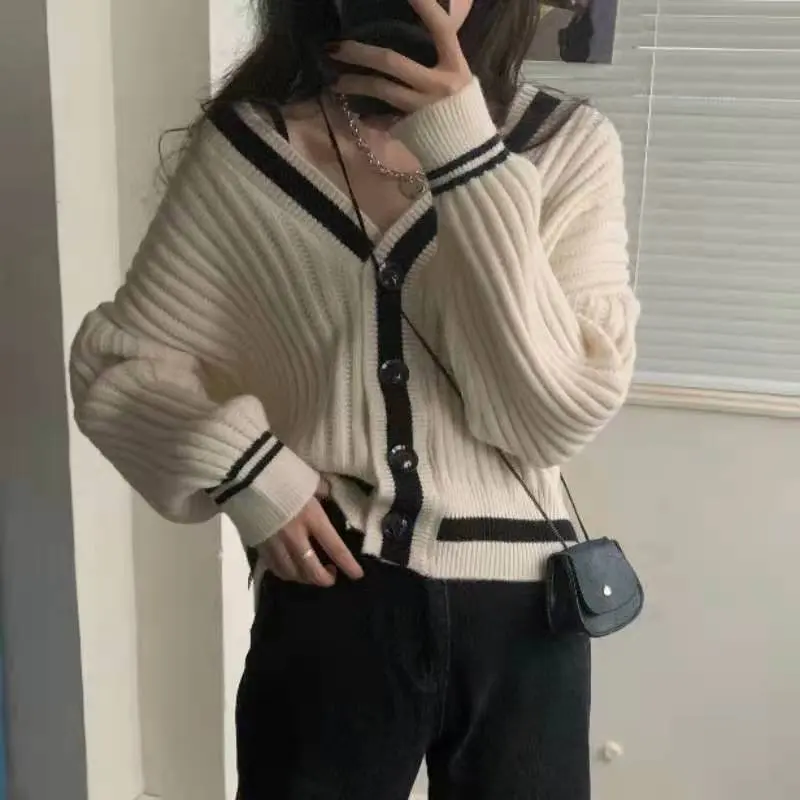 All Match Leisure Trendy Gentle Japanese Style Chic V-neck Patchwork Women Cardigan Slim Knitted Single Breasted Outwear Lady
All Match Leisure Trendy Gentle Japanese Style Chic V-neck Patchwork Women Cardigan Slim Knitted Single Breasted Outwear Lady