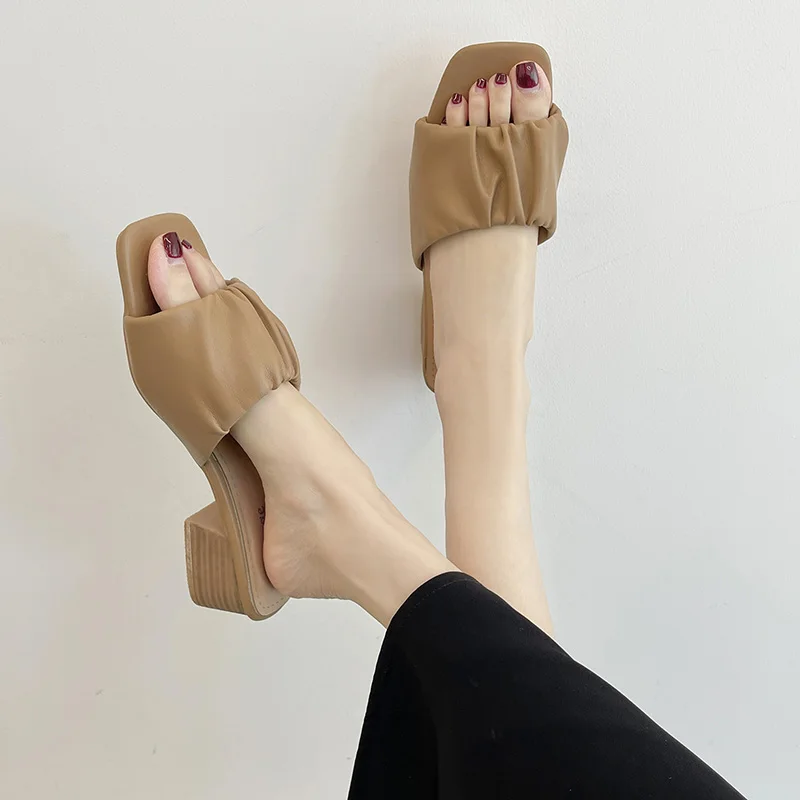 Shoes Women Female Slippers Med Square heel Slides Shallow Soft 2021 Summer Block Pleated Hoof Heels Elegant Concise PU
Shoes Women Female Slippers Med Square heel Slides Shallow Soft 2021 Summer Block Pleated Hoof Heels Elegant Concise PU