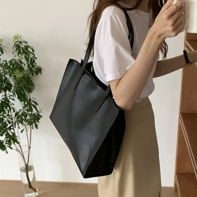 New Commuter Bag Soft Leather Handbag Female Black Tote Bag Large Capacity Bags for Women Luxury Handbags Women Bags Designer
New Commuter Bag Soft Leather Handbag Female Black Tote Bag Large Capacity Bags for Women Luxury Handbags Women Bags Designer