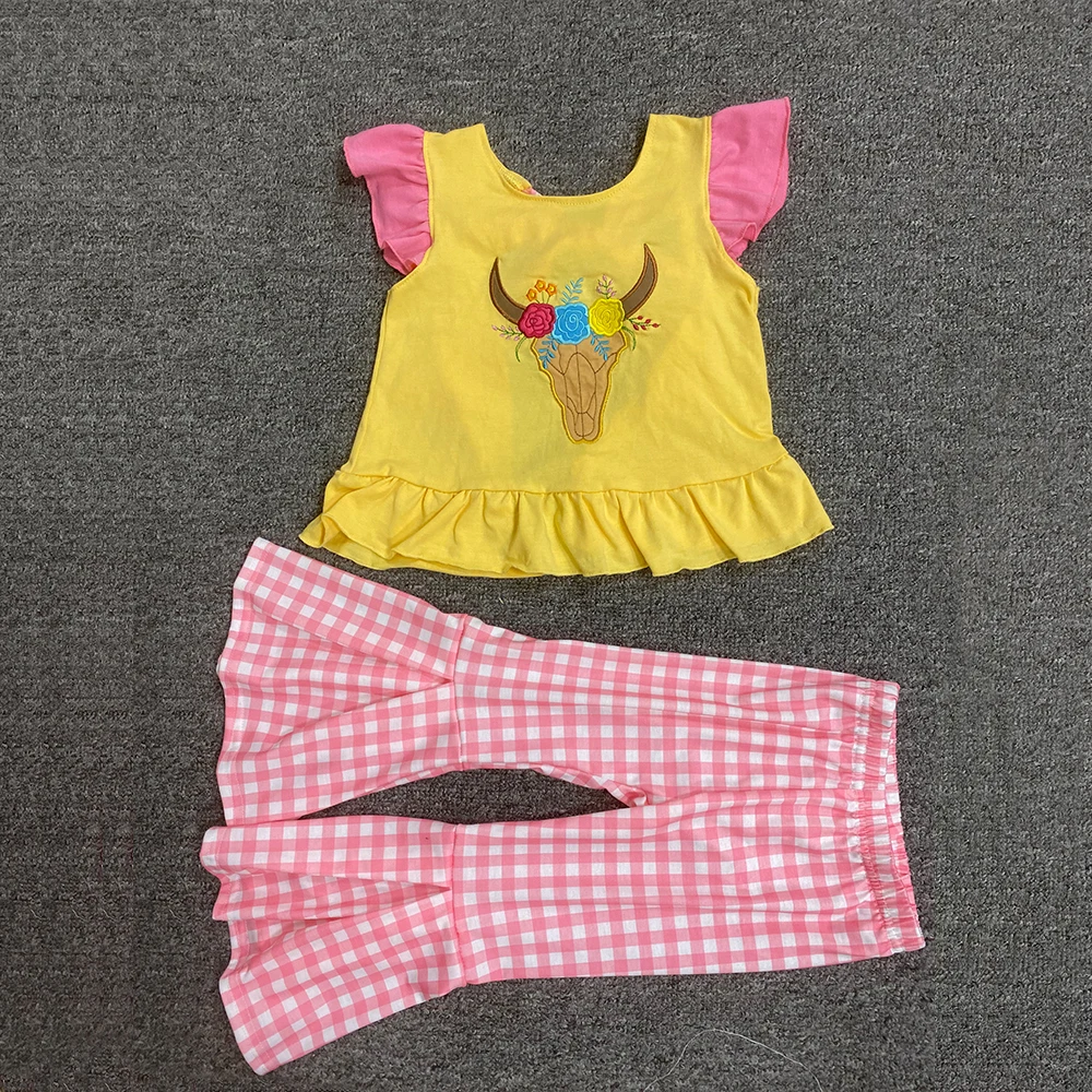 Autumn Girls Clothes Yellow Sleeveless Skirt And Pink Plaid Trousers Three Flowers Bull Head Embroidery Pattern Girl Clothes
Autumn Girls Clothes Yellow Sleeveless Skirt And Pink Plaid Trousers Three Flowers Bull Head Embroidery Pattern Girl Clothes