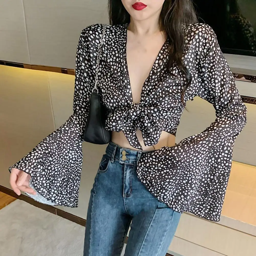 2021 Spring Summer Dots Printed Women Sexy Blouses Open Front Chest Knot Shirts Long Flare Sleeves V-Neck Female Pullover Tops
2021 Spring Summer Dots Printed Women Sexy Blouses Open Front Chest Knot Shirts Long Flare Sleeves V-Neck Female Pullover Tops