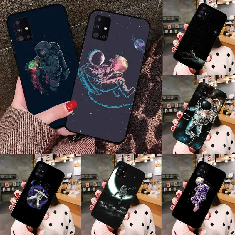 New Space Astronaut Phone Case black For Samsung galaxy S 21 20 10 8 A 51 71 50 21s 70 40 20 20e note 10 plus Ultra 5g fe
New Space Astronaut Phone Case black For Samsung galaxy S 21 20 10 8 A 51 71 50 21s 70 40 20 20e note 10 plus Ultra 5g fe