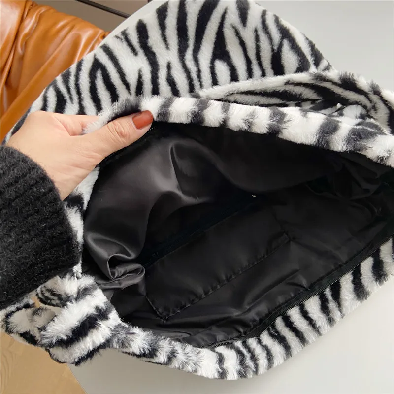 Fashion Zebra Patten Women Shoulder Bags Soft Plush Ladies Messenger Bag Large Handbags Vintage Girls Student Furry Casual Tote
Fashion Zebra Patten Women Shoulder Bags Soft Plush Ladies Messenger Bag Large Handbags Vintage Girls Student Furry Casual Tote