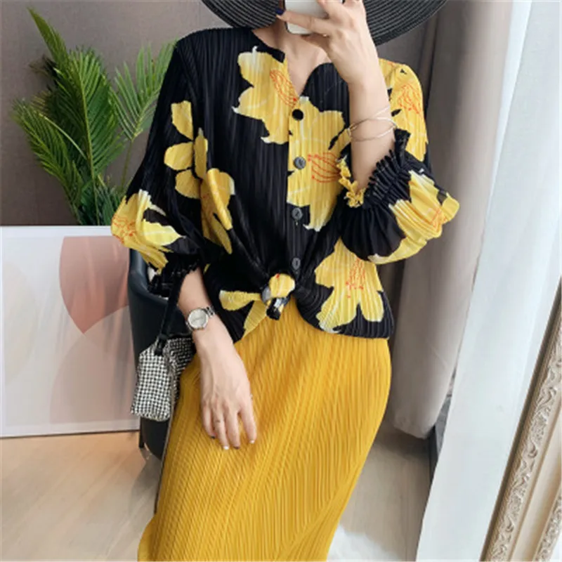 Miyake fold printing women's jacket single-breasted cardigan fashion air-conditioned shirt lantern sleeve sun protection shirt
Miyake fold printing women's jacket single-breasted cardigan fashion air-conditioned shirt lantern sleeve sun protection shirt