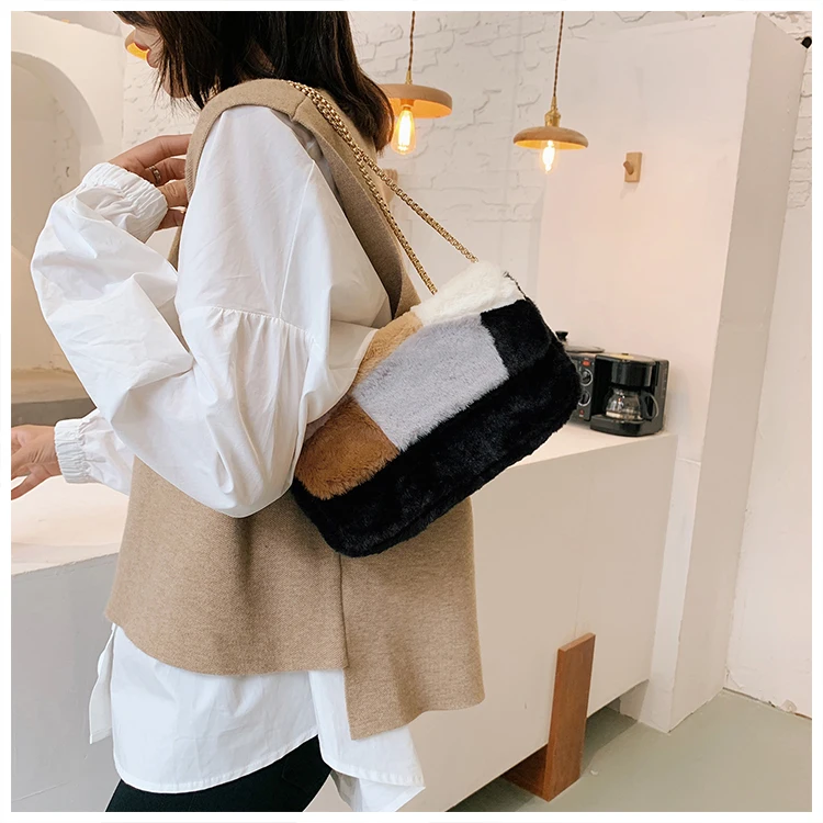 Faux Fur Shoulder Bag Clutch Bags for Women Winter Soft Small Crossbody Women Purses and Handbags Trend Chain Bag 
Faux Fur Shoulder Bag Clutch Bags for Women Winter Soft Small Crossbody Women Purses and Handbags Trend Chain Bag