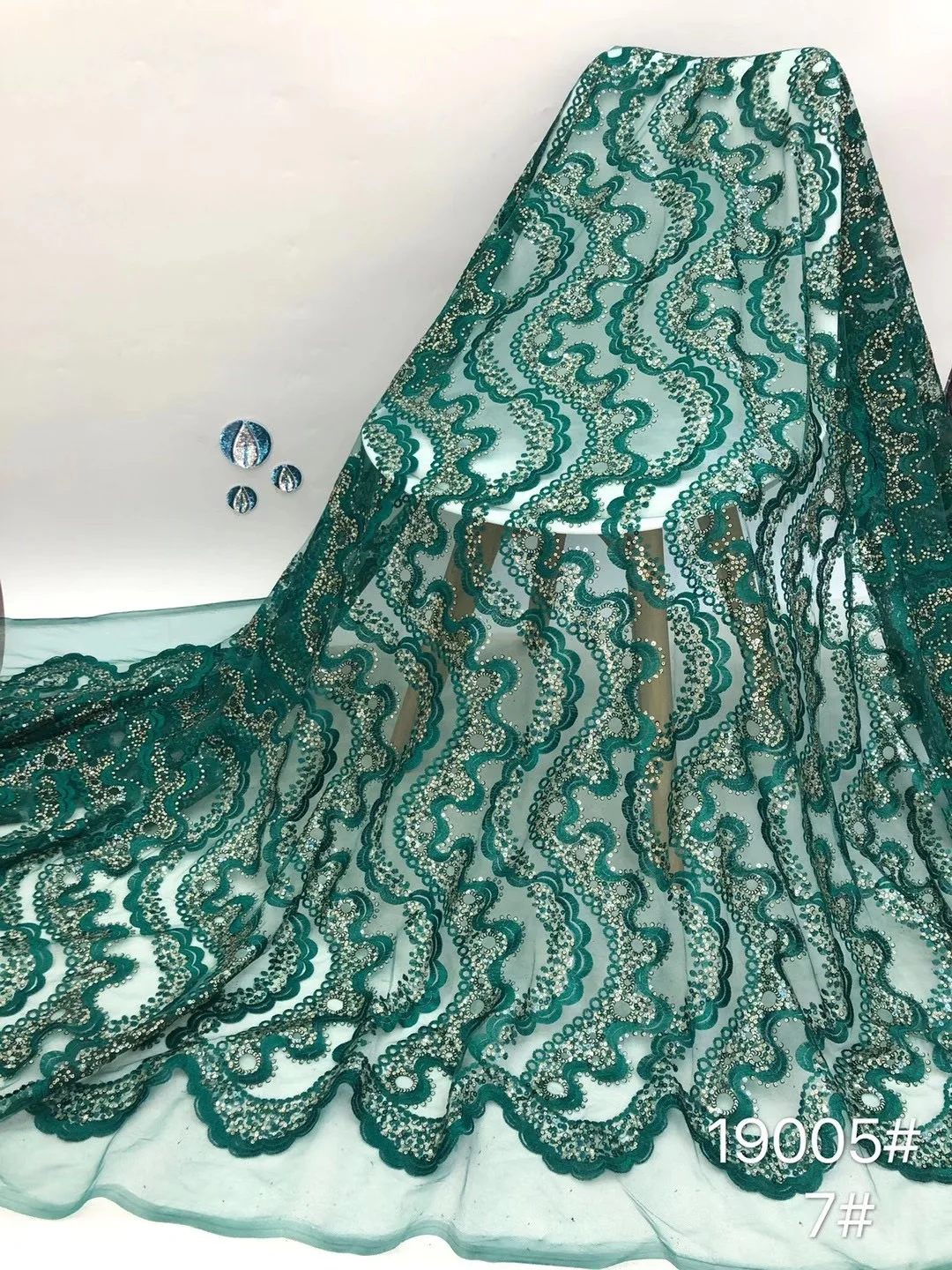 Luxury Sequined African Lace Fabric 2021 High Quality French Net Pattern Nigeria Lace Tailoring Material 5 Yards XB4632
Luxury Sequined African Lace Fabric 2021 High Quality French Net Pattern Nigeria Lace Tailoring Material 5 Yards XB4632