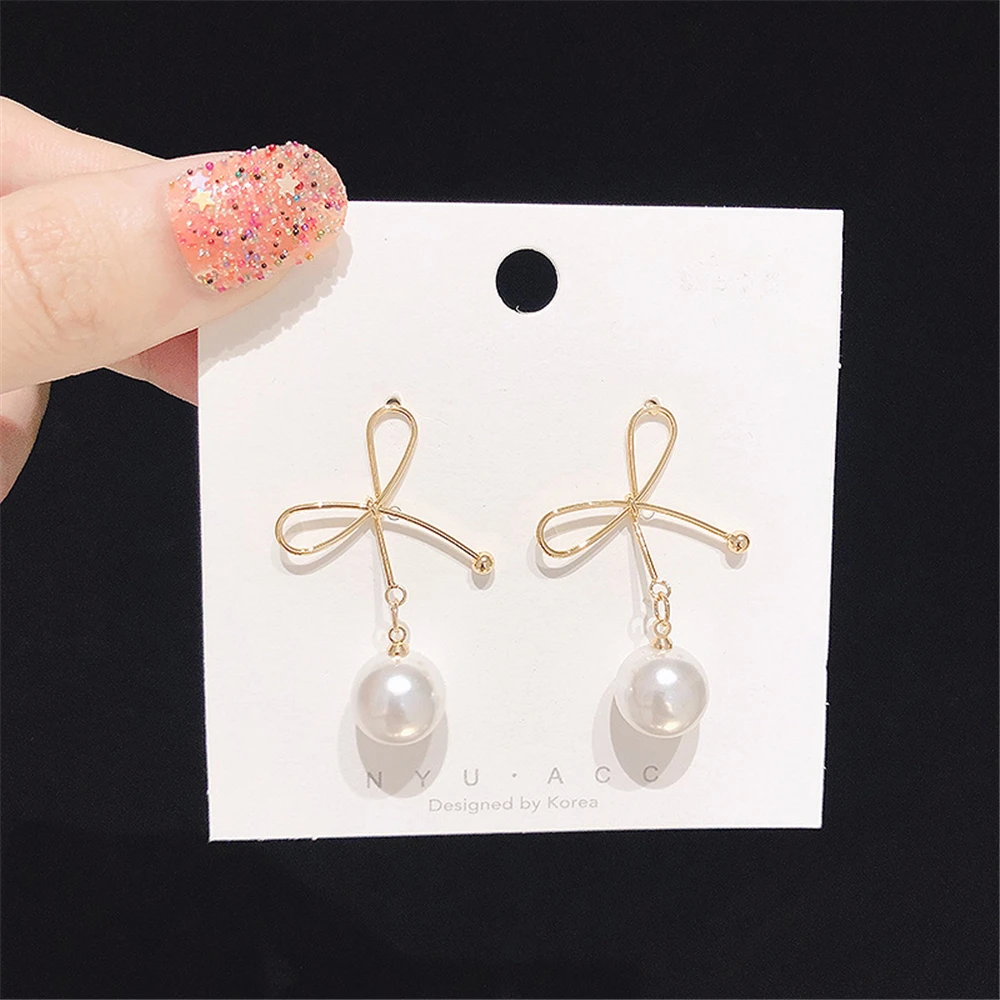 New Style 2021 Fritillary Pearls Fashion Women's Earrings Eardrop Dangler For Women Metal Gold Silver Earring
New Style 2021 Fritillary Pearls Fashion Women's Earrings Eardrop Dangler For Women Metal Gold Silver Earring