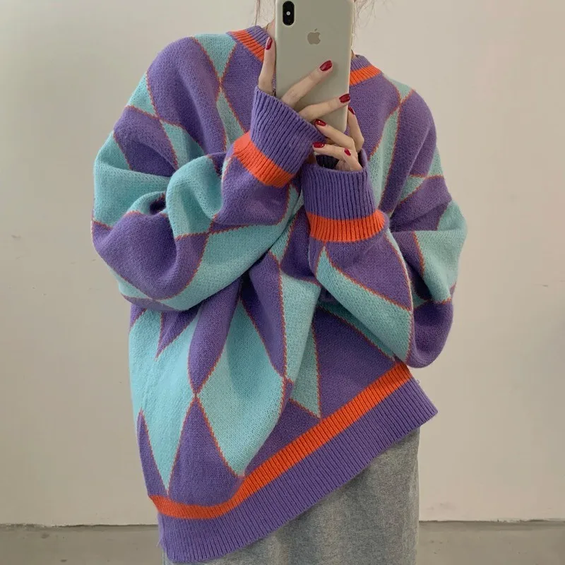 2022 Contrast diamond check sweater women's Pullover autumn winter new loose retro lazy wind knitted purple coat fashion
2022 Contrast diamond check sweater women's Pullover autumn winter new loose retro lazy wind knitted purple coat fashion
