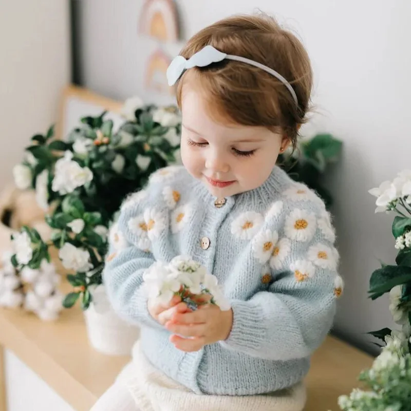 2022 Spring New Children's Long-sleeved Sweaters Girls Cardigan Light Blue Solid Daisy Embroidered Sweater Baby Knitting Coats
2022 Spring New Children's Long-sleeved Sweaters Girls Cardigan Light Blue Solid Daisy Embroidered Sweater Baby Knitting Coats