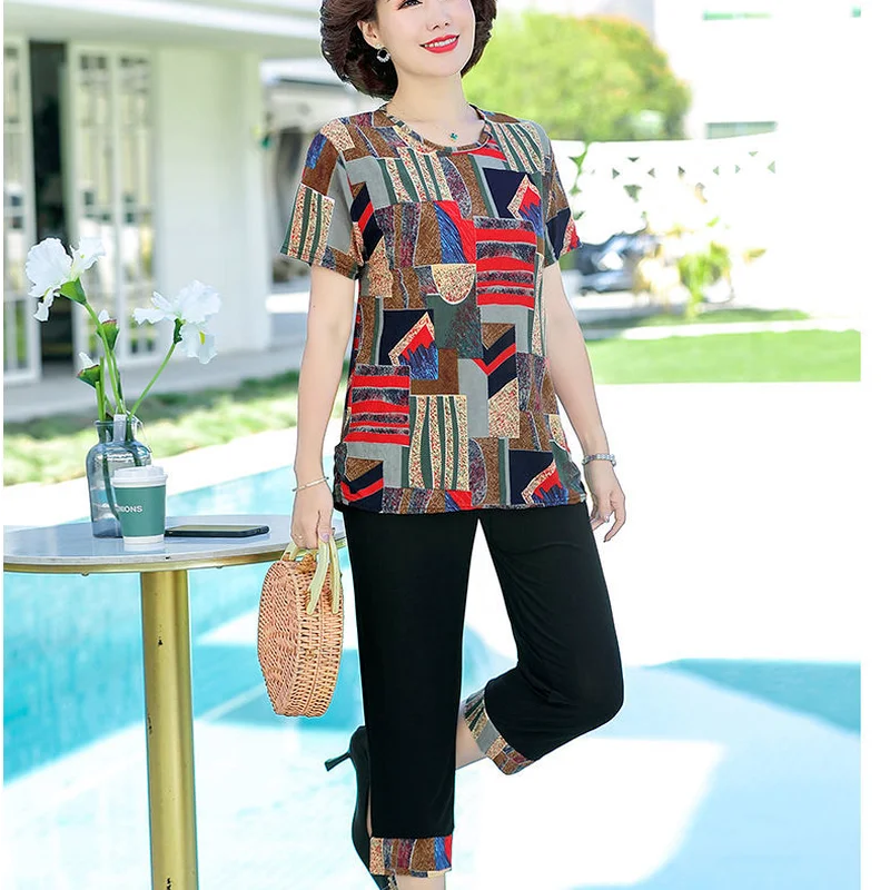 Women 2 Piece Set Loose Print Short-sleeved T-shirt Tops + Cropped Pants Suits Middle-aged Mother Summer Plus Size 4XL Y935
Women 2 Piece Set Loose Print Short-sleeved T-shirt Tops + Cropped Pants Suits Middle-aged Mother Summer Plus Size 4XL Y935