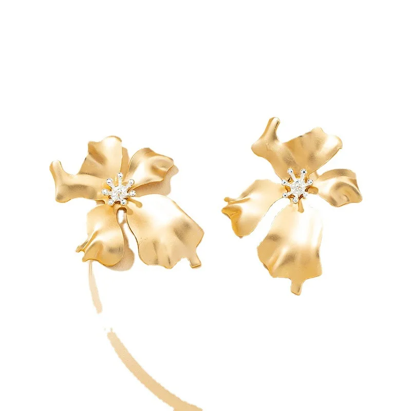 Elegant Gold Rose Flower Spring Stud Earrings For Women Fashion Exaggerated Metal Floral Statement Earring For Wedding Jewelry
Elegant Gold Rose Flower Spring Stud Earrings For Women Fashion Exaggerated Metal Floral Statement Earring For Wedding Jewelry