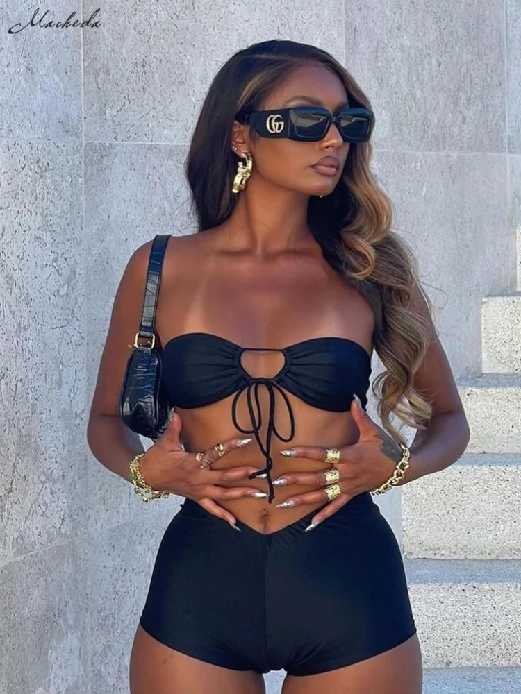 Macheda's New spring black strapless belted midriff-baring top and black low-waisted boxers women's beach swimsuit two-piece set
Macheda's New spring black strapless belted midriff-baring top and black low-waisted boxers women's beach swimsuit two-piece set