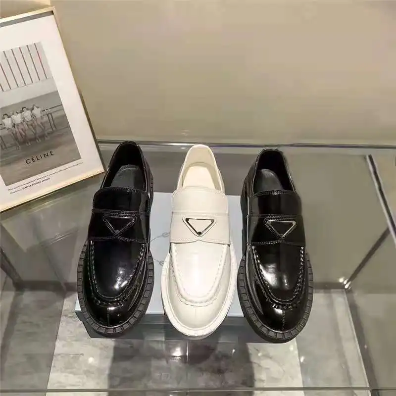 2021 autumn and winter luxury women's shoes new monolith black shiny leather pointed toe platform moccasins fashion trianglelogo
2021 autumn and winter luxury women's shoes new monolith black shiny leather pointed toe platform moccasins fashion trianglelogo
