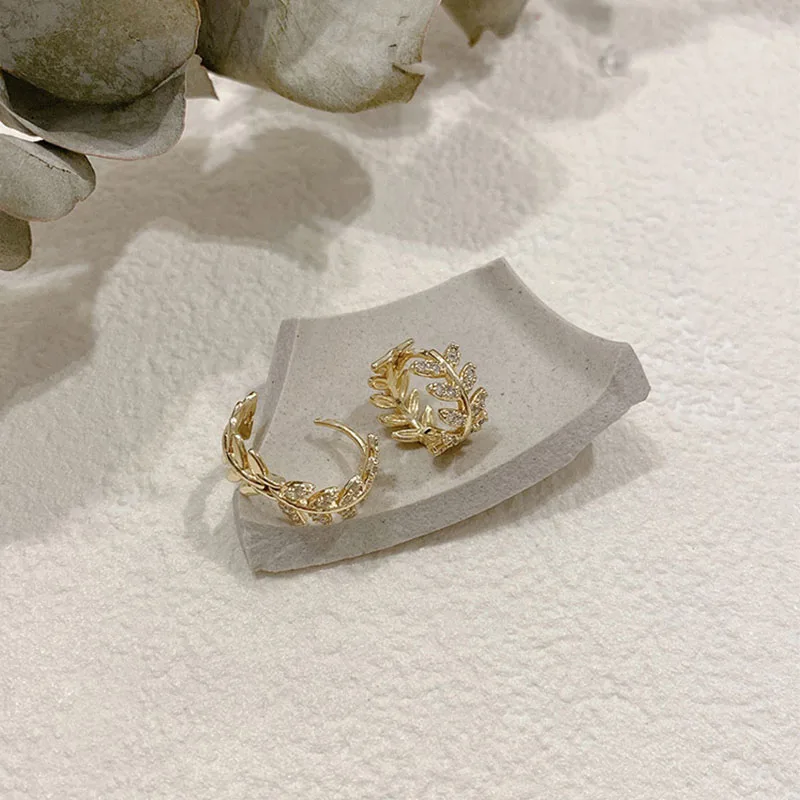 Wheat Leaf Circle Round Hoop Earrings Small Charm Fashion Jewelry For Women Accessories Pendant Wholesale S925 Pin High Quality
Wheat Leaf Circle Round Hoop Earrings Small Charm Fashion Jewelry For Women Accessories Pendant Wholesale S925 Pin High Quality
