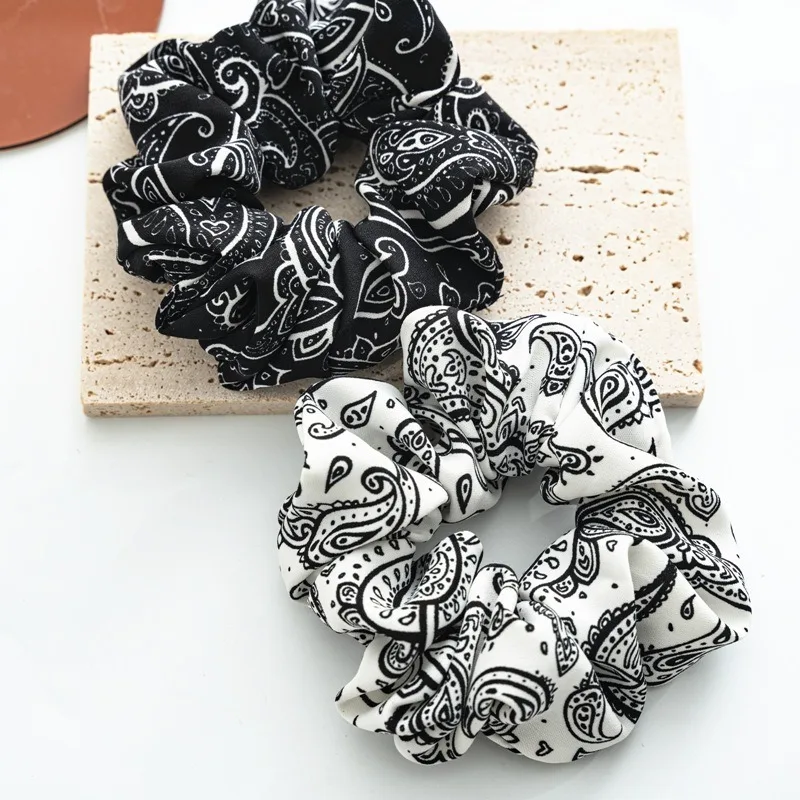 Retro Style Black and White Hair Circle Chiffon Material Scrunch Elastic Hairband for Women Pricking Hair Rubber Band Headwear
Retro Style Black and White Hair Circle Chiffon Material Scrunch Elastic Hairband for Women Pricking Hair Rubber Band Headwear