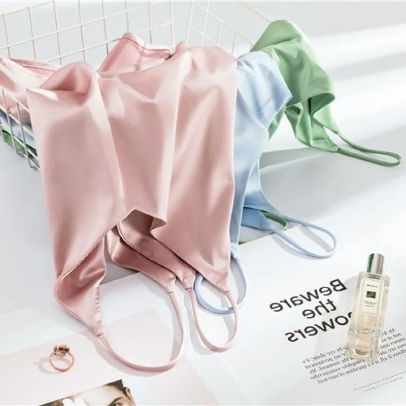 2021 Spaghetti Strap Top Women Halter V Neck Basic White Cami Sleeveless Satin Silk Tank Tops Women'S Summer Camisole Plus Size
2021 Spaghetti Strap Top Women Halter V Neck Basic White Cami Sleeveless Satin Silk Tank Tops Women'S Summer Camisole Plus Size