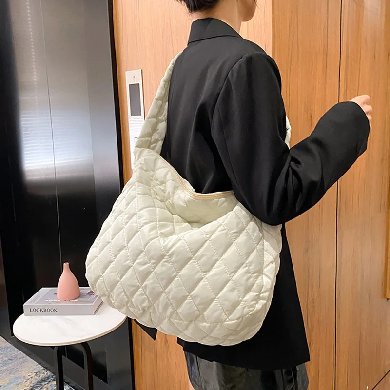 Autumn Winter Trendy Shoulder Bags Woman Quality Nylon Crossbody Bag Large-capacity Tote Bags Brand Designer Cotton Underarm Bag
Autumn Winter Trendy Shoulder Bags Woman Quality Nylon Crossbody Bag Large-capacity Tote Bags Brand Designer Cotton Underarm Bag