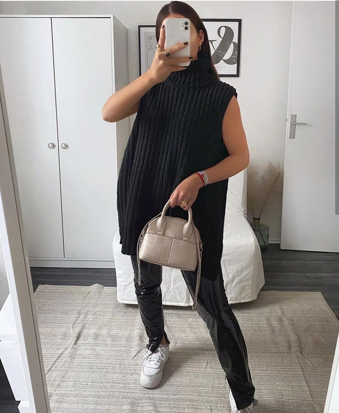 OLOMM2021 Spring and Autumn New Fashion Casual Style Solid Color Lapel Sleeveless Loose Pullover Women's Top Sweater for Female
OLOMM2021 Spring and Autumn New Fashion Casual Style Solid Color Lapel Sleeveless Loose Pullover Women's Top Sweater for Female